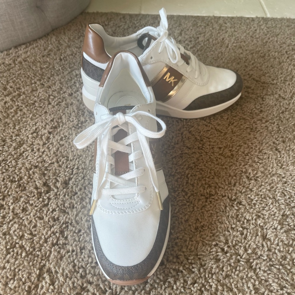 EUC MICHAEL KORS Women’s Mabel Trainer Sneakers.